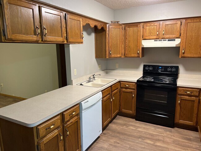 Foto del edificio - 2 Bedroom 2 Bathroom Duplex! Southwest Spr...