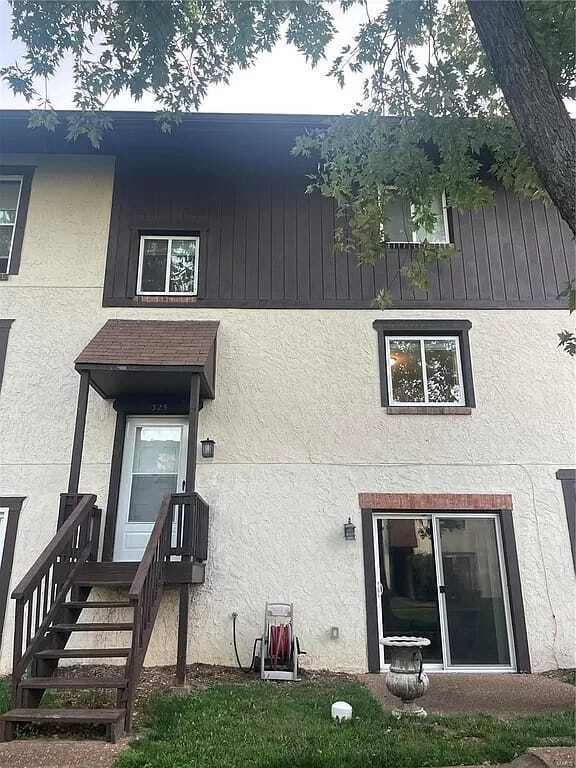 325 Carmel Woods Dr, Ellisville, MO 63021 Condo for Rent in