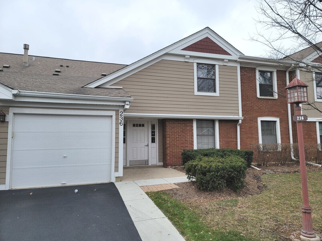 236 Deerpath Ct, Schaumburg, IL 60193 House Rental in Schaumburg, IL
