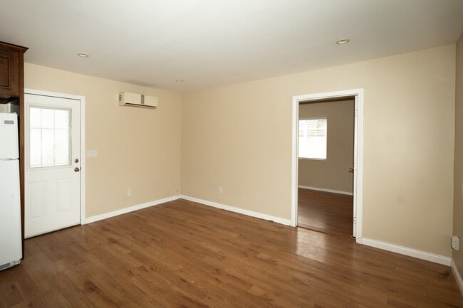 Building Photo - 5860 Beck Ave