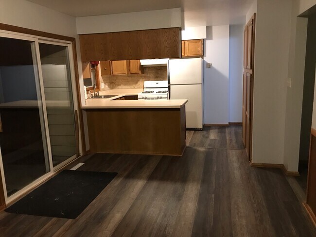 Foto del edificio - 323 N Grandview Blvd