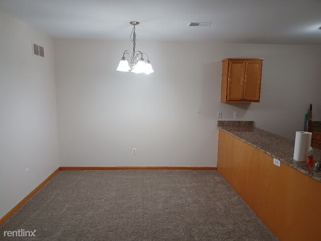 Building Photo - 2 br, 1 bath Condo - 2222 Frazho Rd