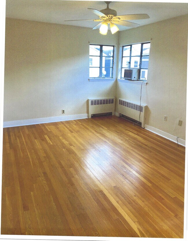 DORMITORIO GRANDE - 95 W 49th St