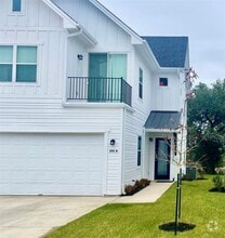 Building Photo - 400 US-290