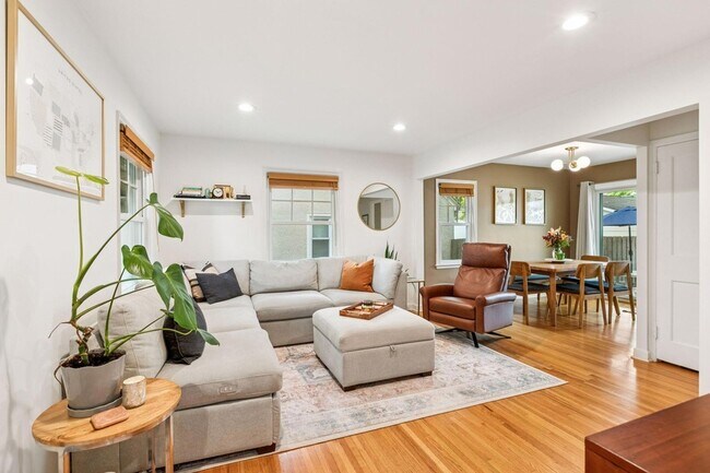 Foto del edificio - 3040 Hampshire Ave S