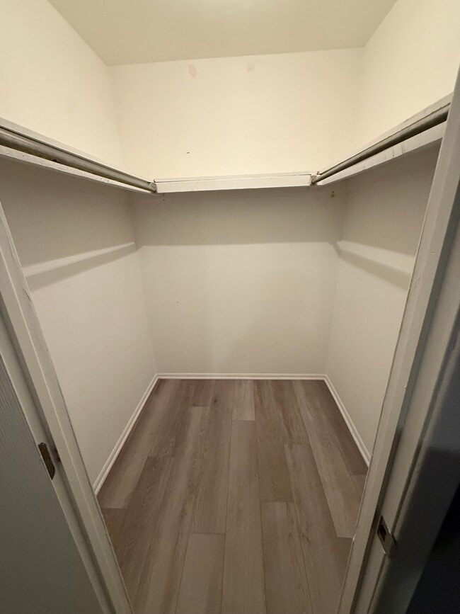 Foto del edificio - 3721 Ronnald Dr