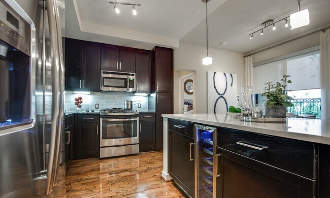 Foto del edificio - Live in the Heart of Downtown – $1,000 Look & Lease Offer