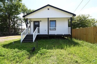 Building Photo - 1419 E Victorson Ave