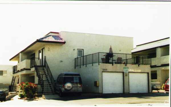 Building Photo - Del Rey