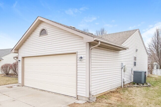 Foto del edificio - 6113 Longmeadow Dr