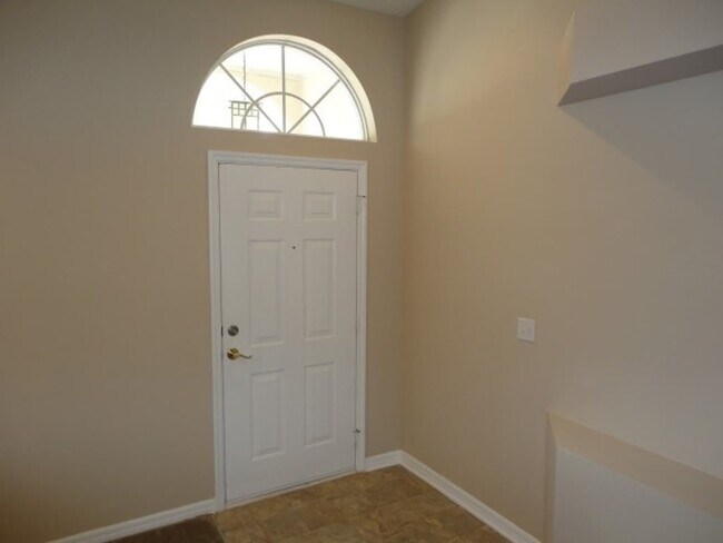 Building Photo - 2610 Vinedale Ave