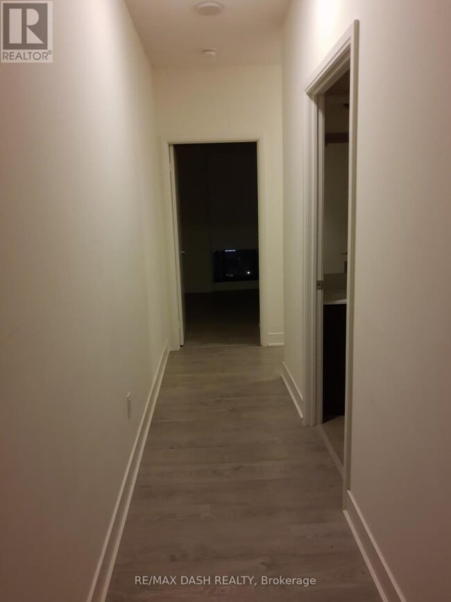 Building Photo - 30 Roehampton Ave