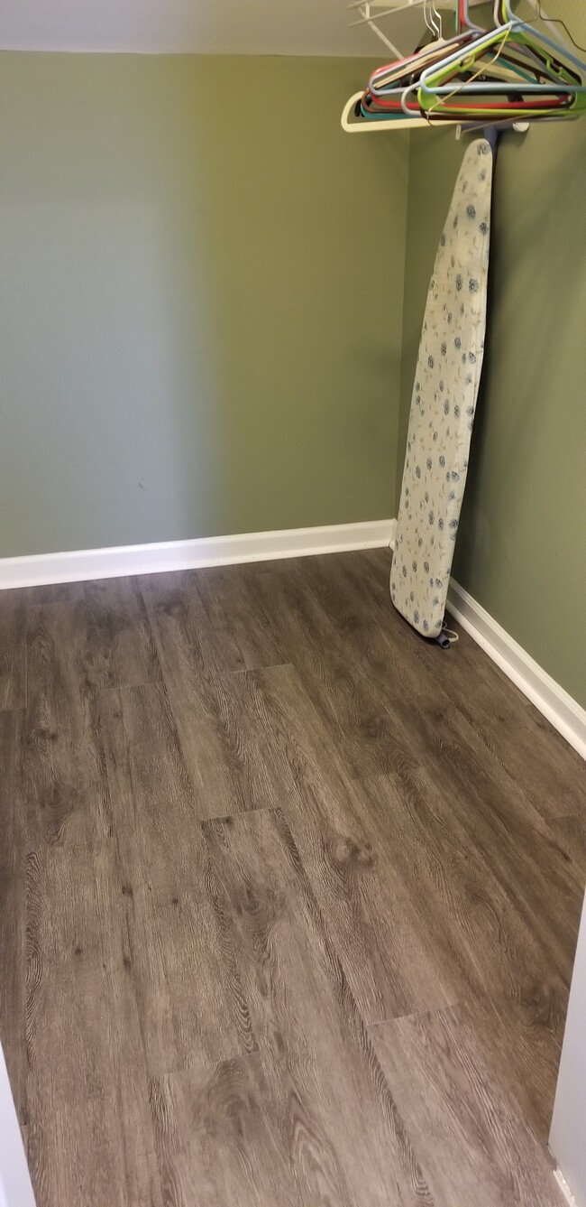 Walk In Closet - 1428 East Chocolate Avenue