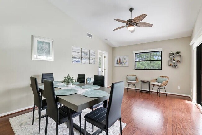 Foto del edificio - 1206 Forest Lakes Blvd
