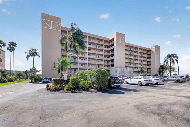 Building Photo - 7076 Huntington Ln