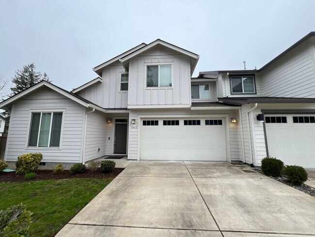 Foto del edificio - Beautiful and Newer 4 Bedroom 2.5 Bathroom Craftsman attached House close to the Columbia River! ...