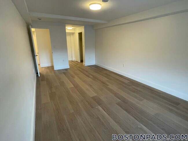 Foto del edificio - 1079 Commonwealth Ave