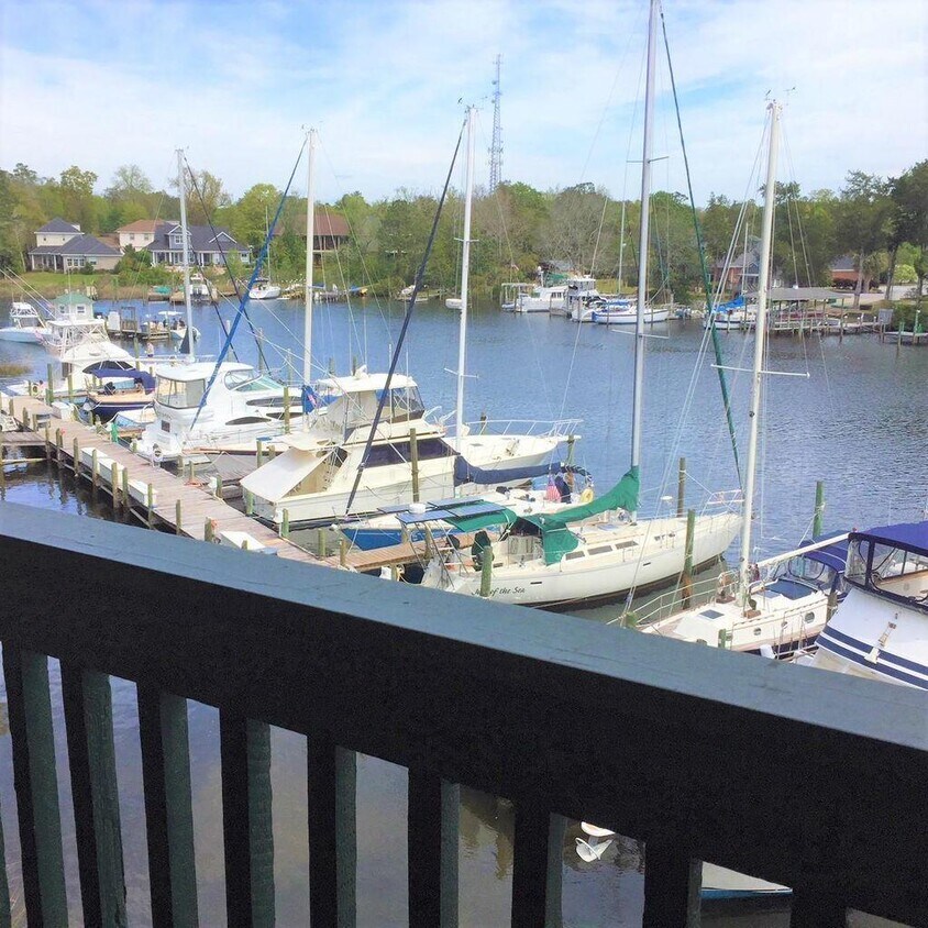 300 Yacht Club Dr Unit 15A, Niceville, FL 32578 Condo for Rent in