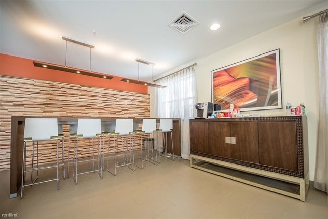 Foto del edificio - 7053 Spring Pl NW