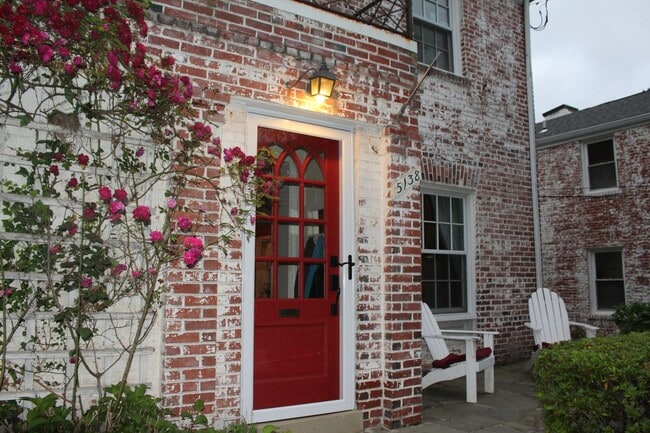 Building Photo - "Coming Soon" Convenient NW DC locale...3 level - 3/2.5 w/ off street parking