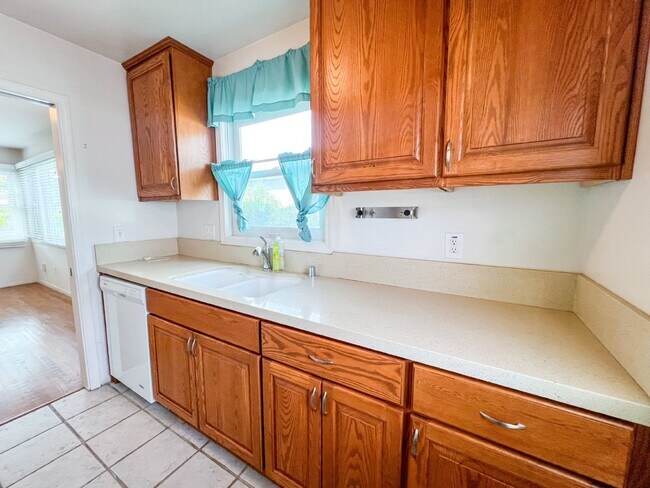 Foto del edificio - El Cajon -Coming Soon  1 bed / 1 bath Duplex w Parking and On-site Laundry - Sorry No Pets