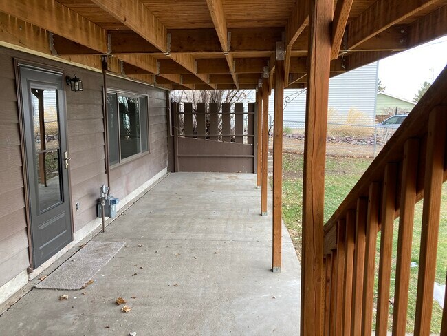 Lower level patio - 409 Graham St