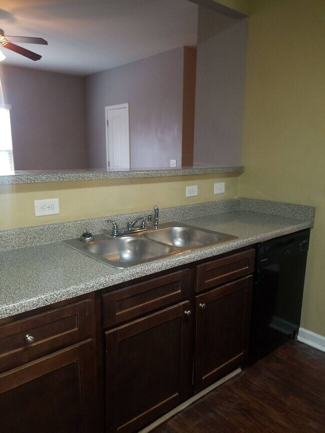 Foto del edificio - Single Family 4 Bedroom Townhome in Stonec...
