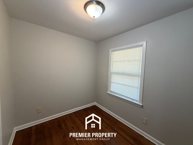 Foto del edificio - Charming 4BR Home in East Memphis w/ Hardwood Floors & Fenced Backyard