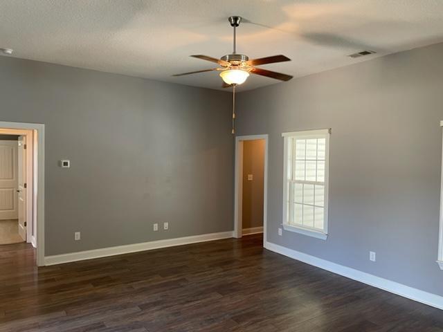 Building Photo - 305 Macarthur Dr