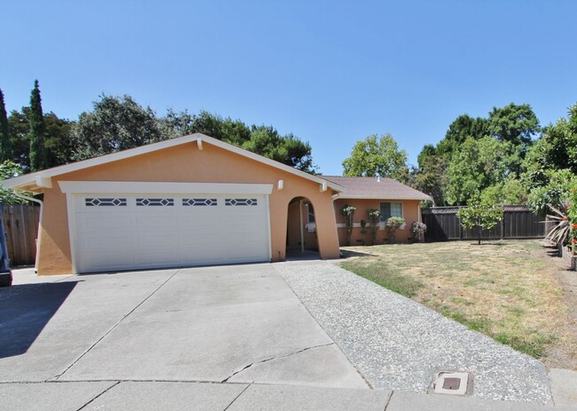 Foto del edificio - $3,990 - GORGEOUS FOUR BEDROOM HOME IN NOR...
