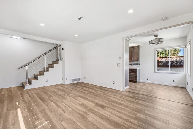 Building Photo - 1618 Fernside Blvd