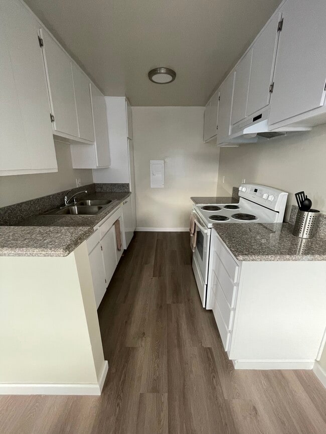 2 dormitorios + 2 baños - cocina - Woodridge Apartments