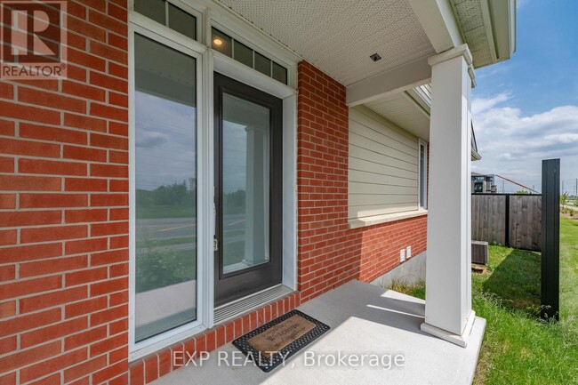 Building Photo - 680 Gabriola Way