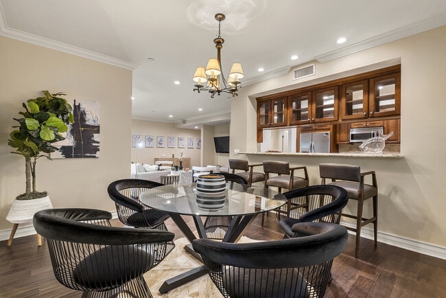 Foto del edificio - 2347 Fox Hills Dr