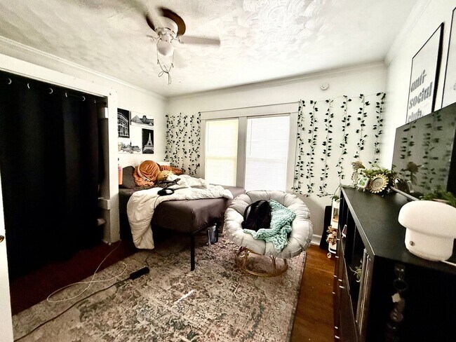 Foto del edificio - Available August 2026;  Monthly rent $2,850