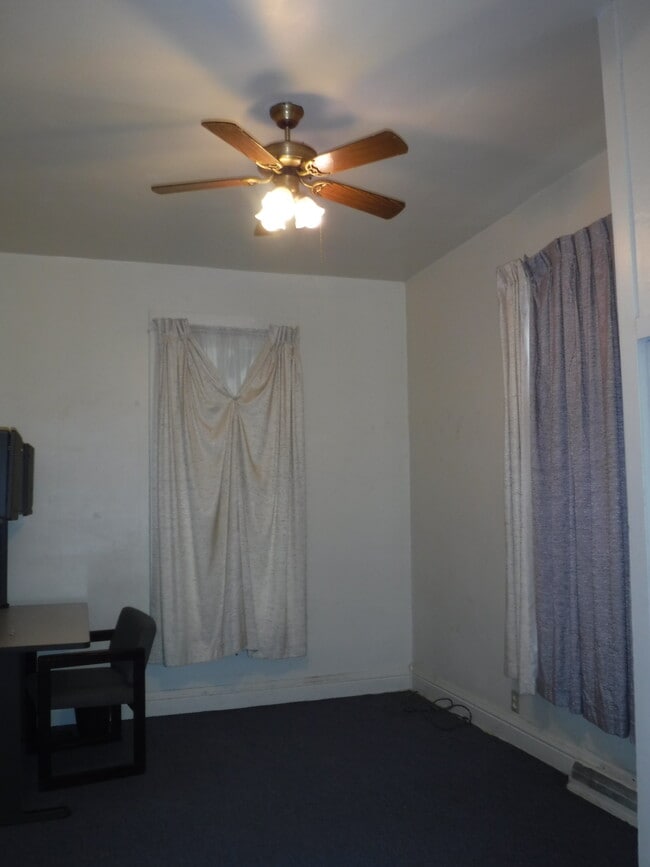 Foto del edificio - 4503 Maxwell Rd