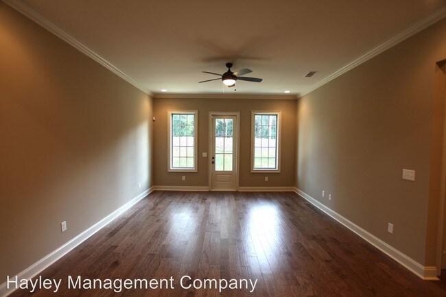 Building Photo - 1706 W Farmville Rd