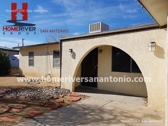 Building Photo - Las Cruces sweet home