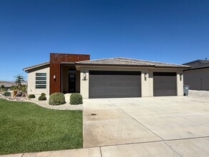 Building Photo - 3027 Fuchsia Dr