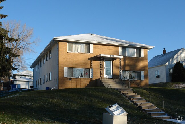 Building Photo - 631 37th Ave NE