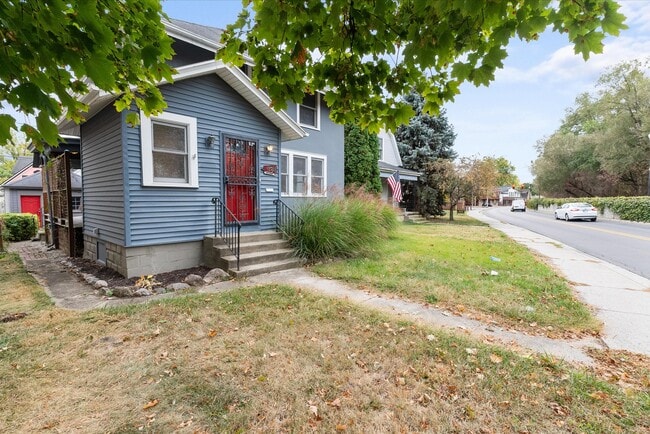 Building Photo - 1134 Saint Joseph Blvd