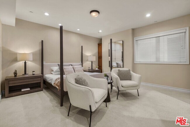 Foto del edificio - 2347 Fox Hills Dr