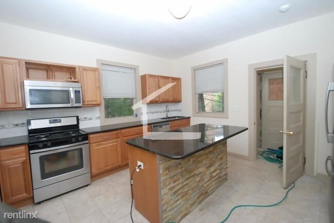 Foto del edificio - 48 Englewood Ave