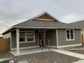 Building Photo - 2521 N Benjamin Ln