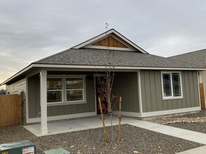 Building Photo - 2521 N Benjamin Ln