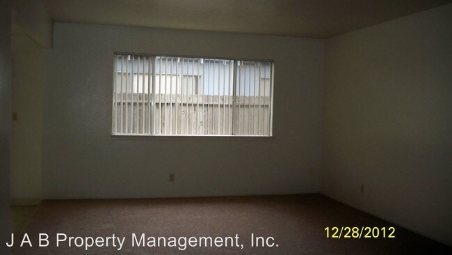 Building Photo - 8616-8616 Kelley Dr