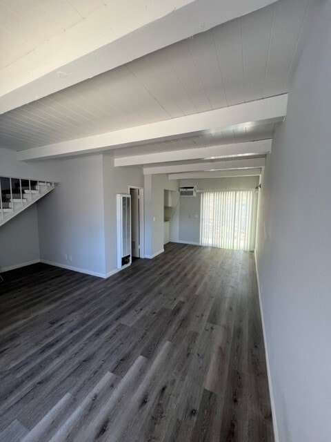 dining area - 215 S Esplanade St