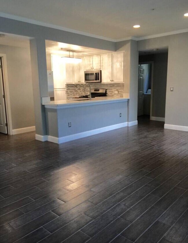 Foto del edificio - 5201 Laguna Oaks Dr