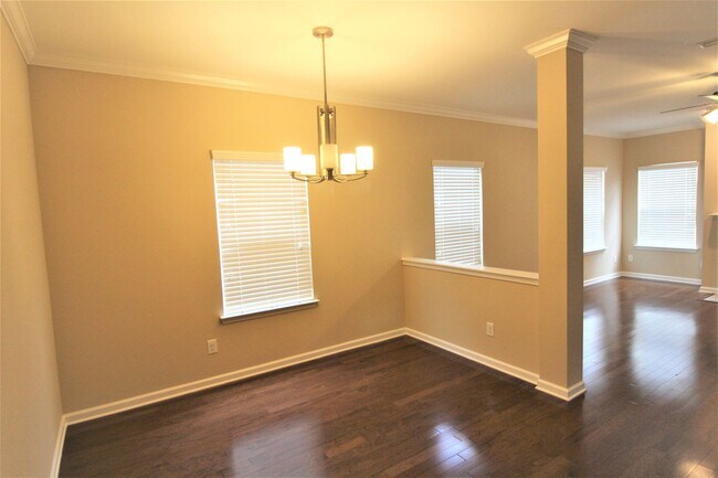 Foto del edificio - 4 Bedroom in Pineville!!