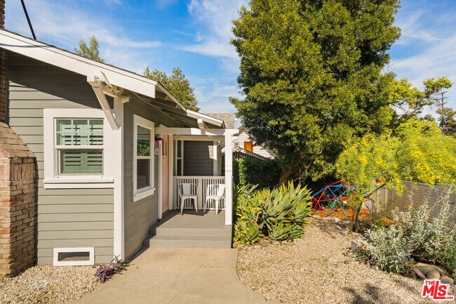 Building Photo - 6031 Mesa Ave